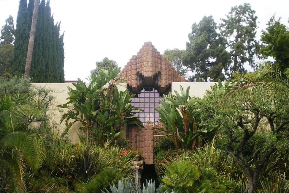 Дом Соудена в Лос-Анджелесе, особняк в стиле майя, принадлежавший Джорджу Ходелу, подозреваемому в убийстве Чёрной Георгины