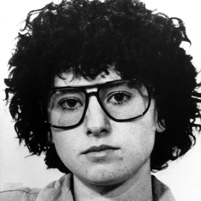 Габриэле Крехер-Тидеман с тёмными кудрявыми волосами и в очках, портрет 1970-х