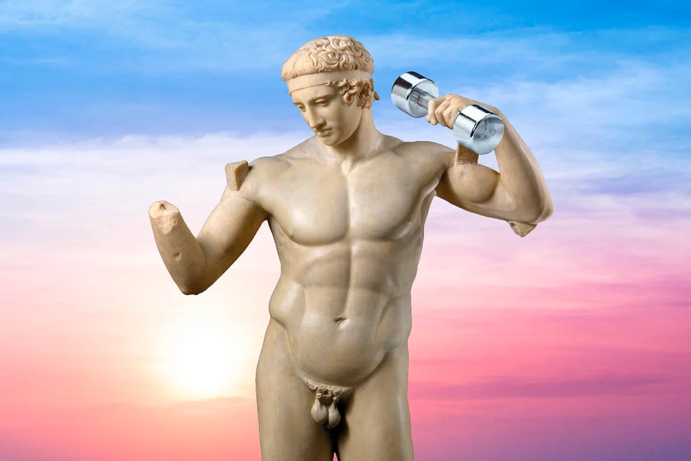 Античная мраморная статуя атлета, держащая современную гантель.