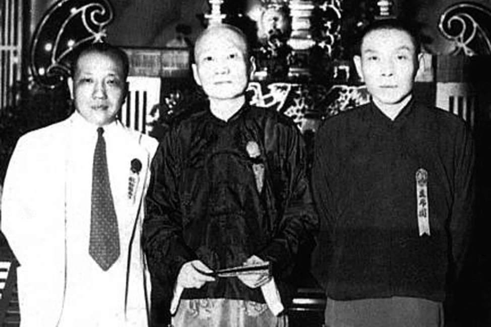 Шанхайские гангстеры в традиционной одежде, около 1925 года